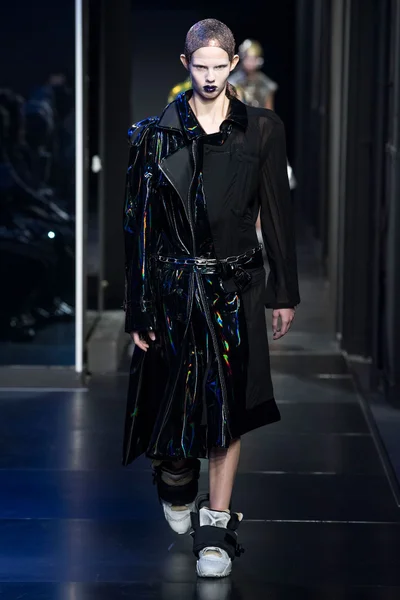 Look 18